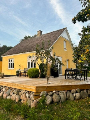 A Cozy Townhouse In The Heart Of Tunø in Odder